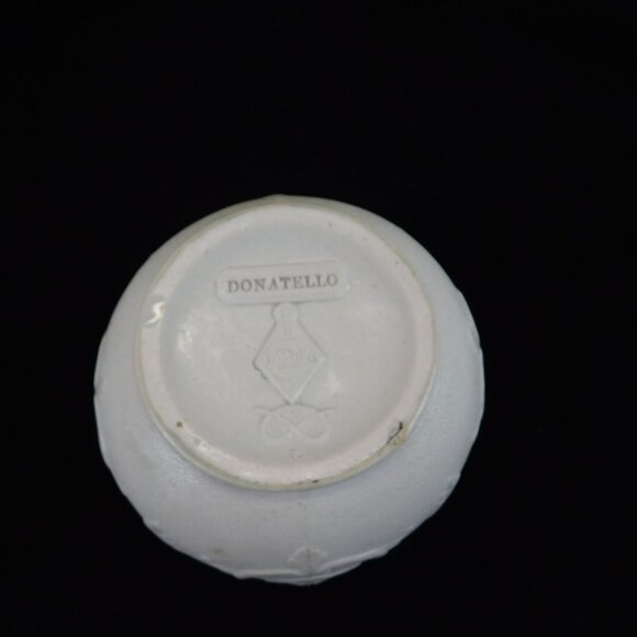 William Brownfield Donatello White Salt Glazed Pottery Embossed 7" Pitcher FLAW - Picture 10 of 12